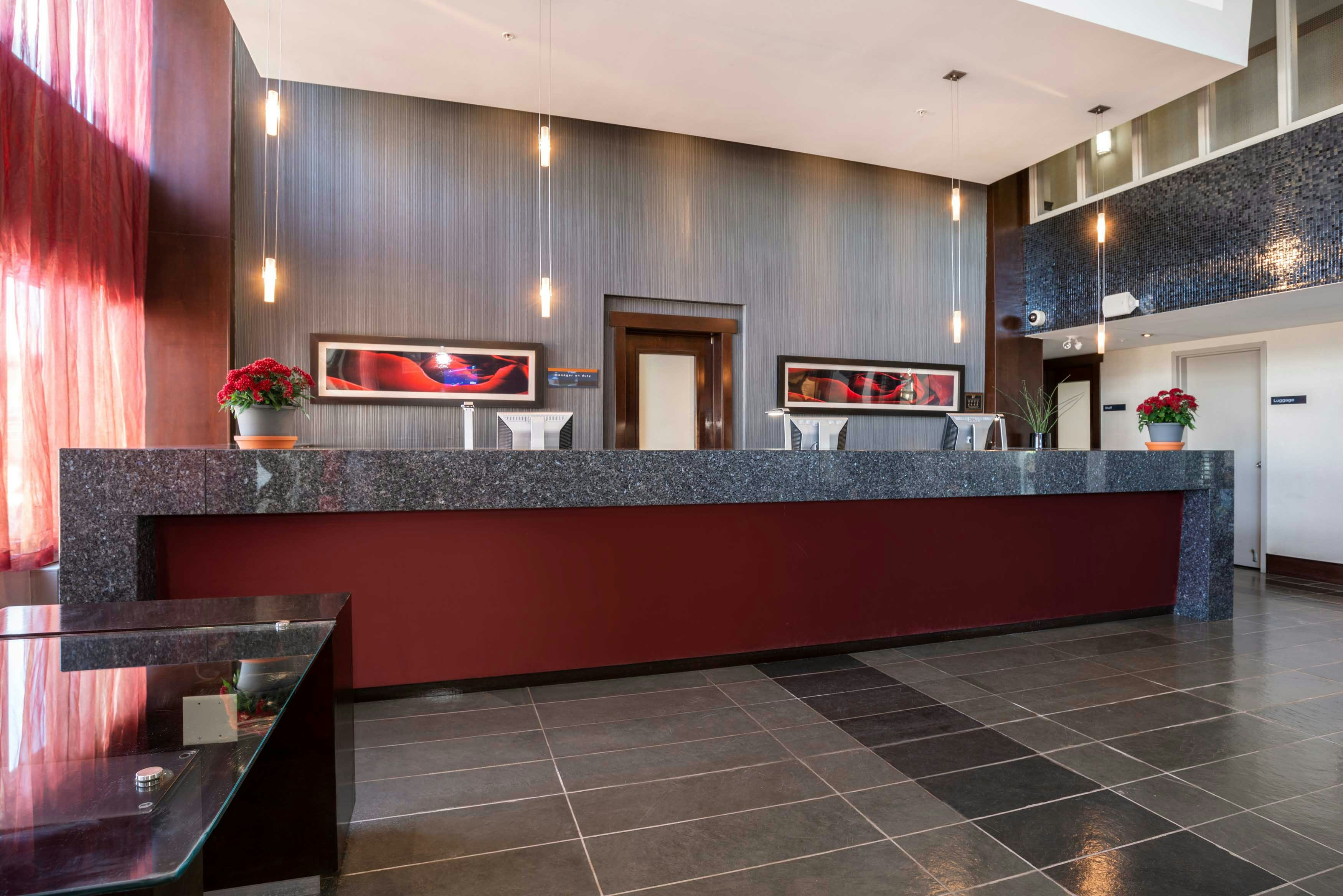 Sandman Hotel & Suites Winnipeg Airport 9/56