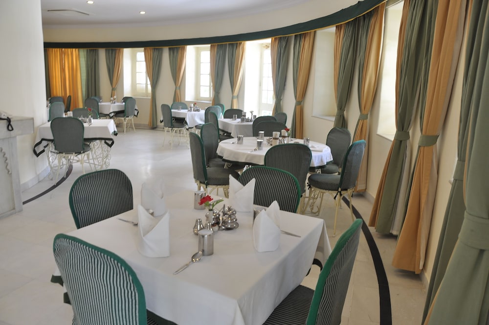 GARDEN HOTEL 39/48