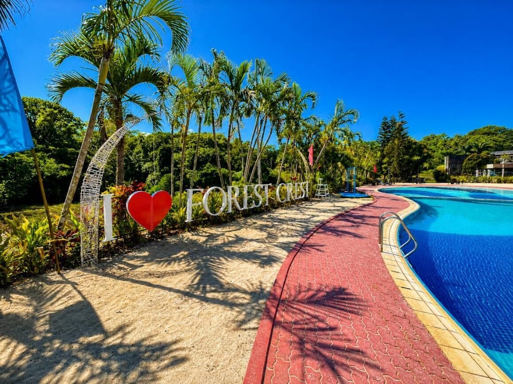 Forest Crest Nature Hotel and Resort Powered by ASTON (ex Chateau Royale Sports and Country Club) 40/77
