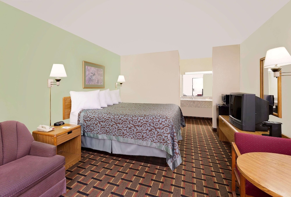 Days Inn by Wyndham Cleveland TN 12/30