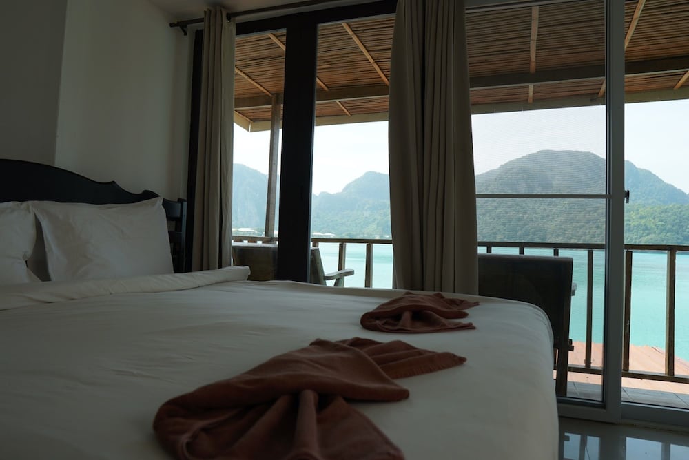 Phi Phi Cozy Seafront Resort 12/67