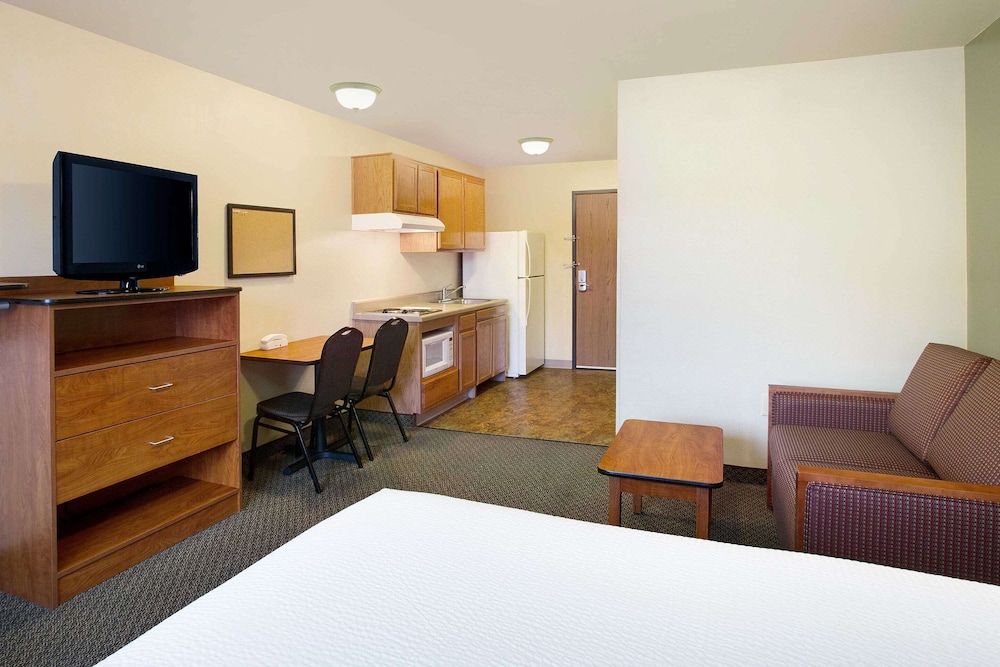 WoodSpring Suites Raleigh Northeast Wake Forest 22/25