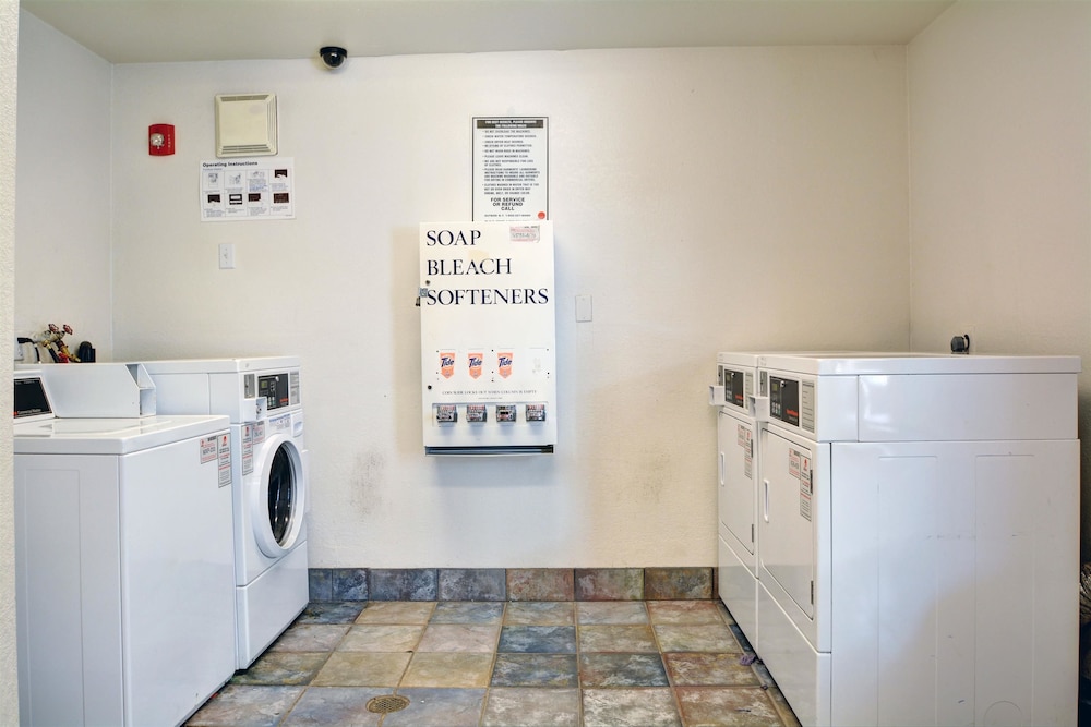 Motel6 Wethersfield, CT - Hartford 8/66