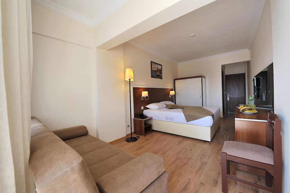 Soz Hotel Ex. The Best Life Hotel Gumbet 13/70