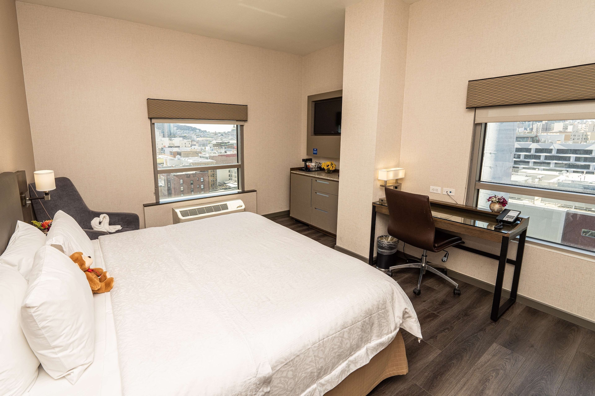 ROOM, KING BED, ACCESSIBLE