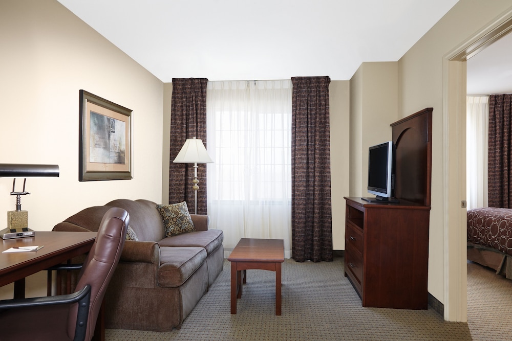 Staybridge Suites Milwaukee Airport South 36/53