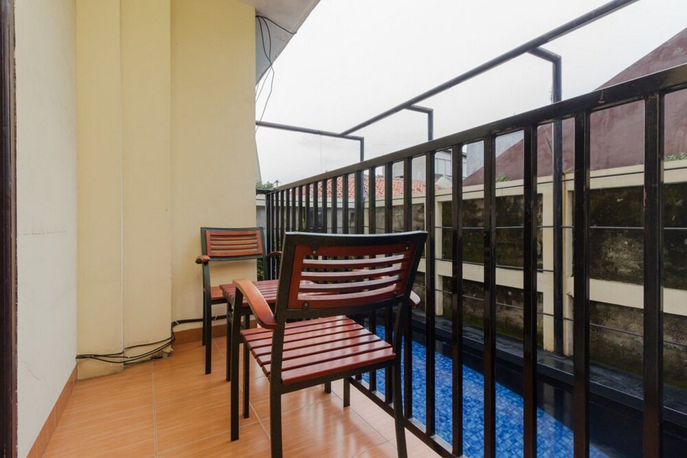 RedDoorz Premium @ Ampera Raya 2 20/22