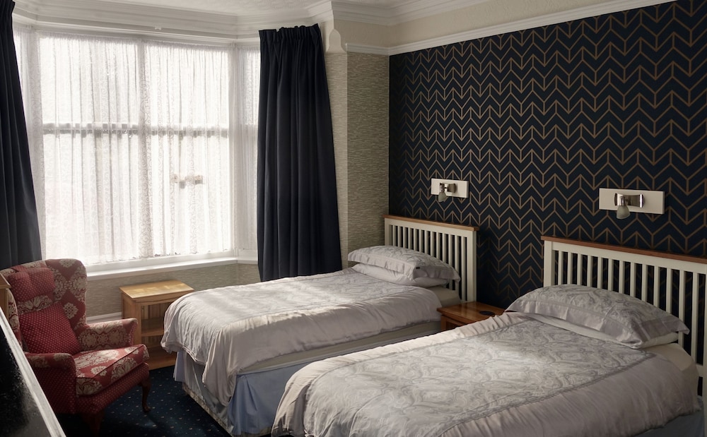Abinger Guest House 7/24