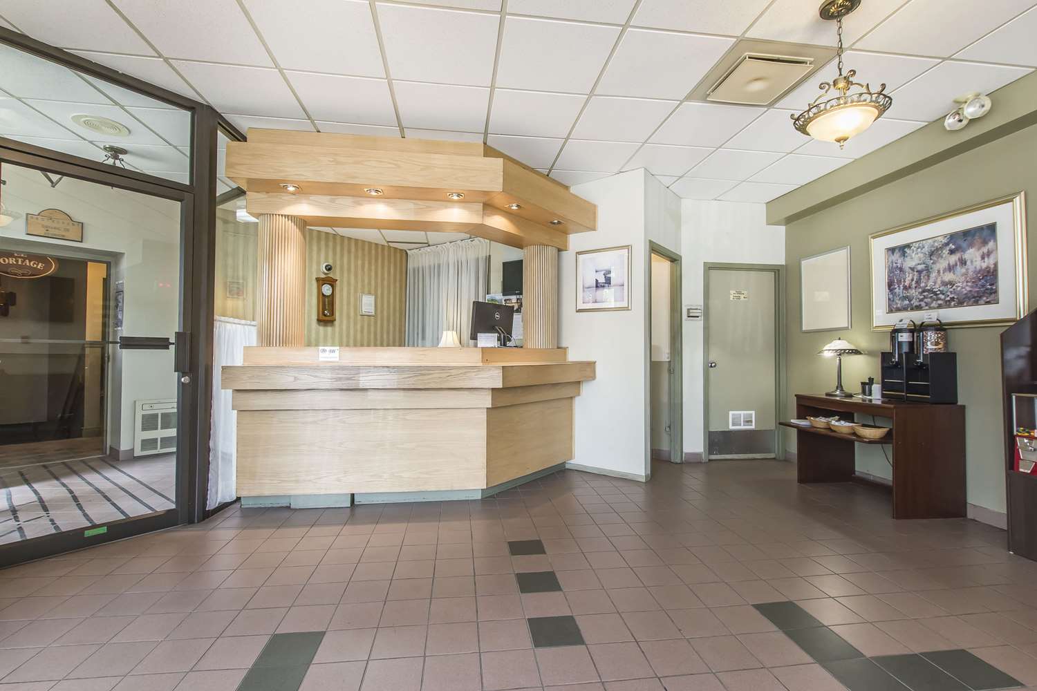 Quality Hotel & Suites Sherbrooke QC 2/14