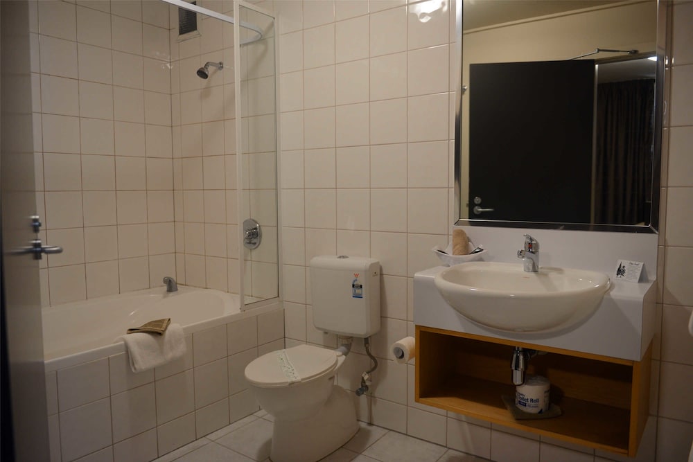 Victoria Court Motor Lodge 8/60