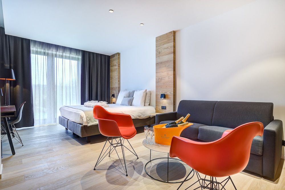 R hotel experiences 41/58
