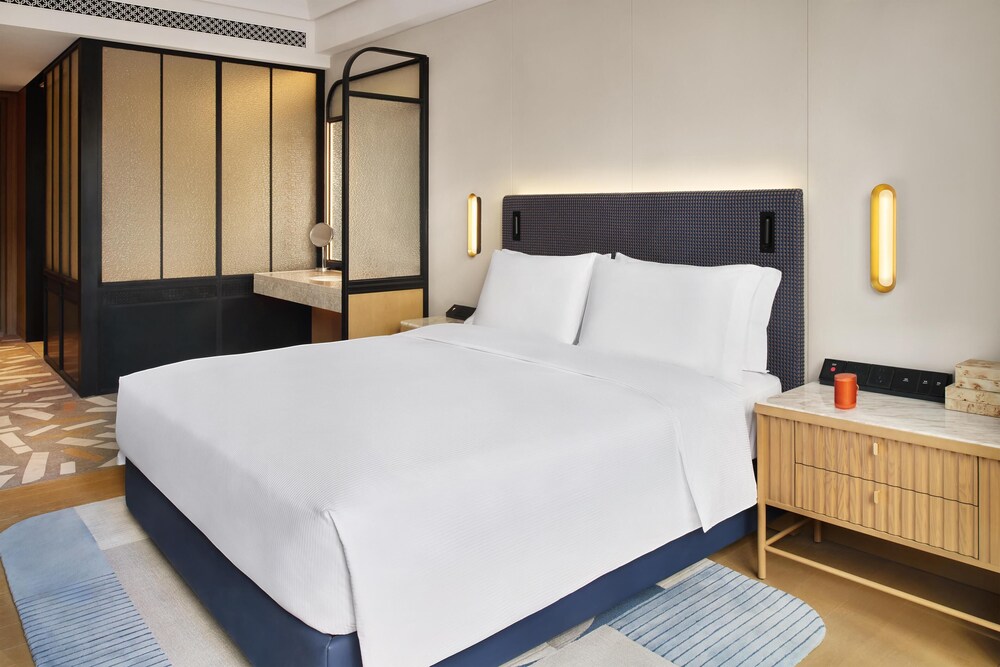 Xi Zhe Wuxi, Curio Collection by Hilton 17/36