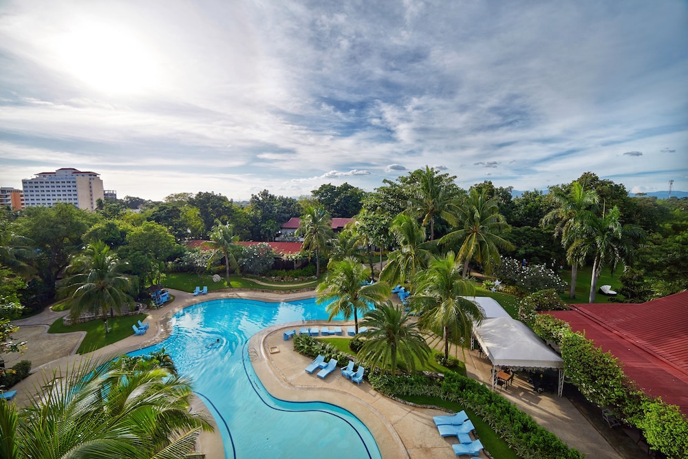 CEBU WHITE SANDS RESORT AND SPA 36/50
