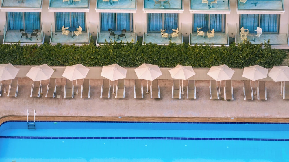 Karras Grande Resort 65/66
