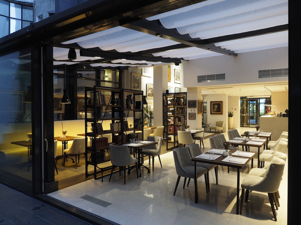 Envoy Hotel Belgrade 53/68