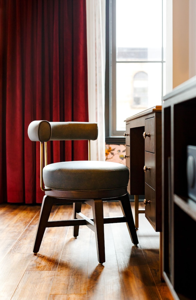 The Broadview Hotel 45/48