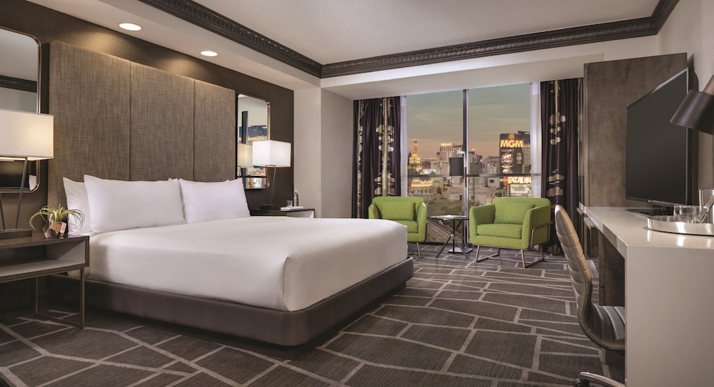 TOWER, PREMIER, KING BED