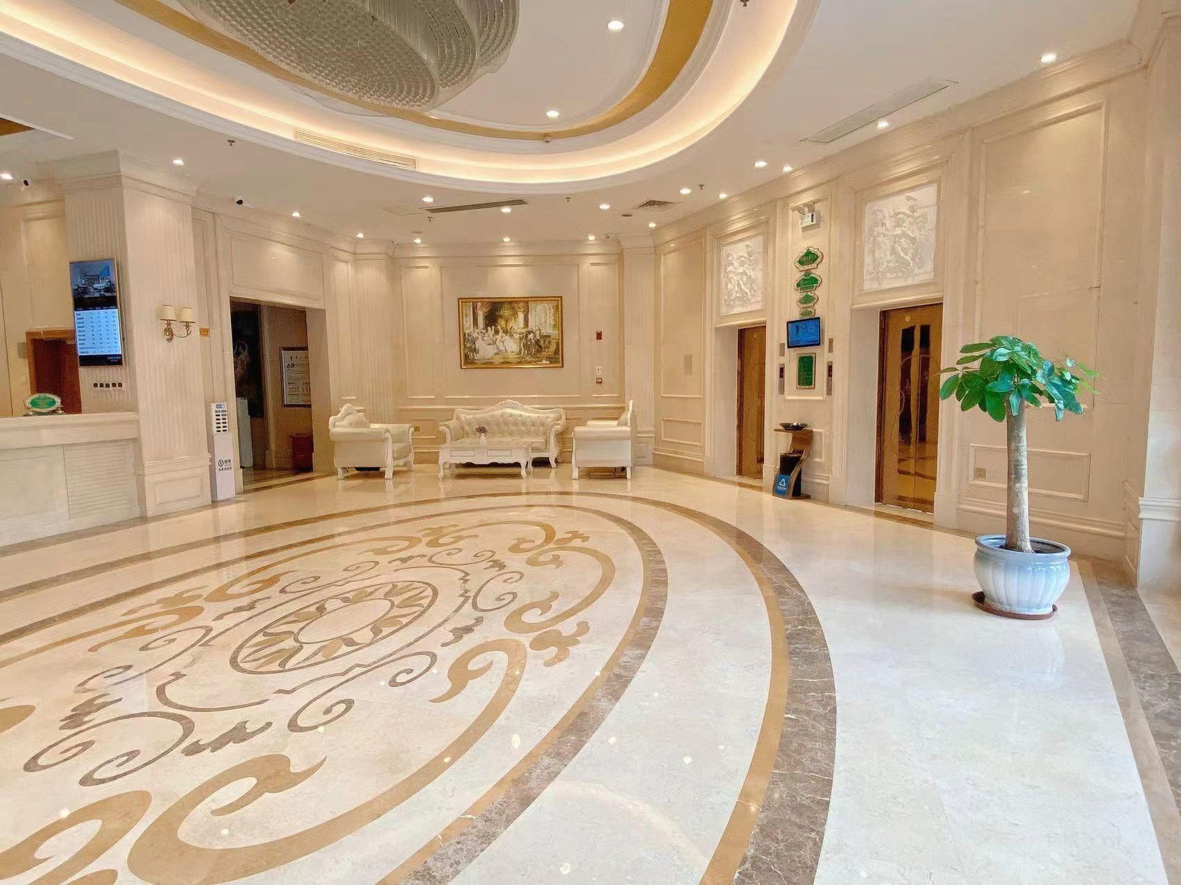 Vienna Hotel (Lingshui Center) 15/47