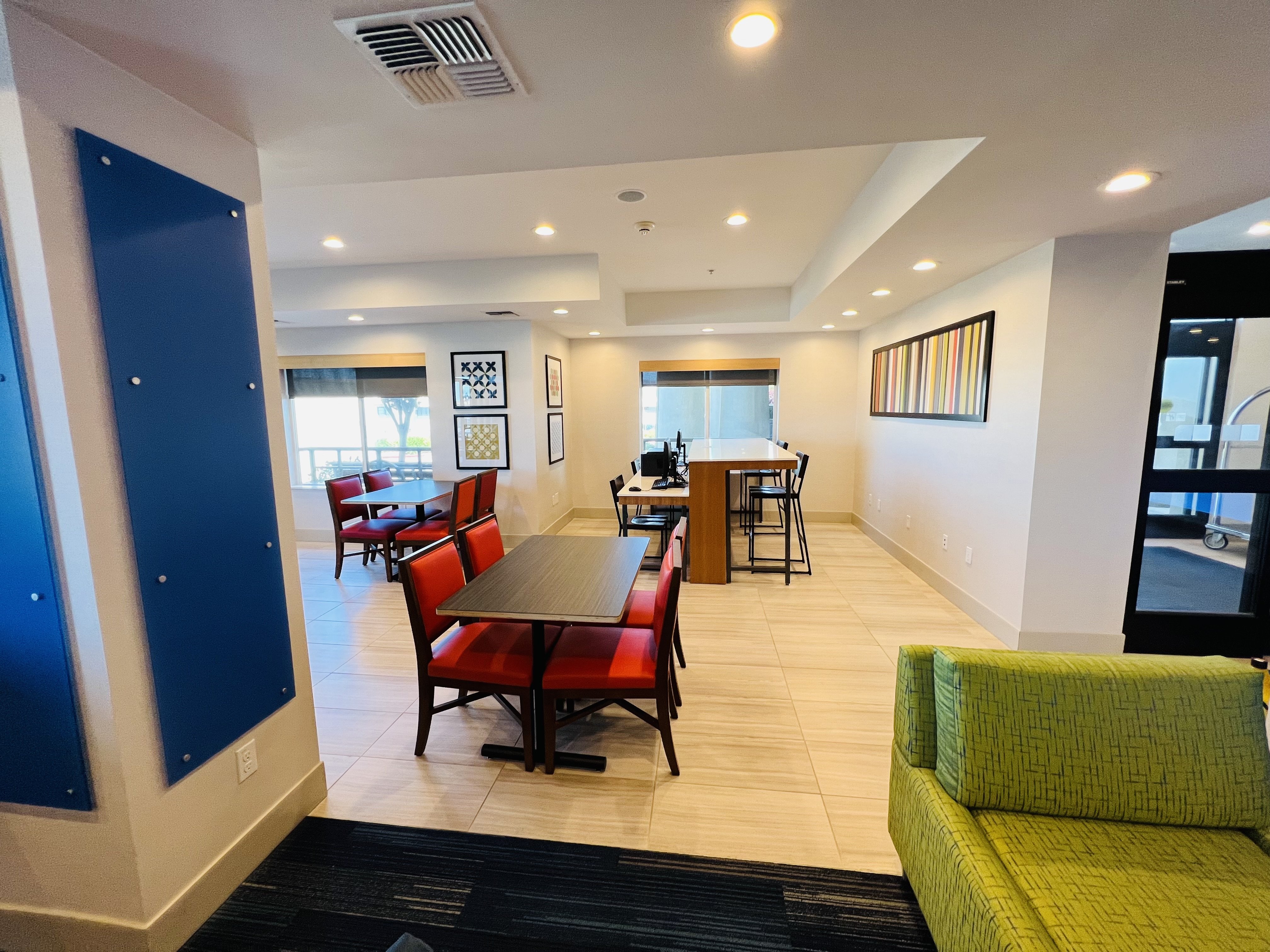 Holiday Inn Express Hotel Suites Salinas 44/69