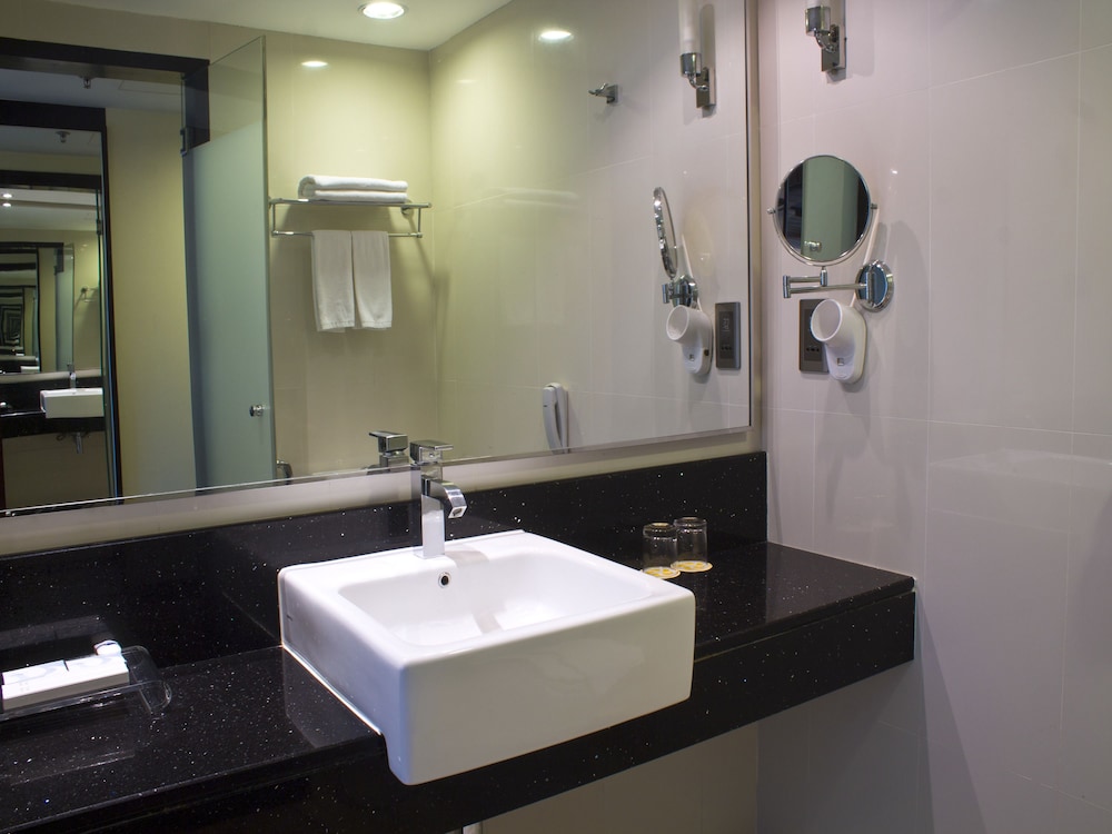 Ming Garden Hotel And Residences 66/69