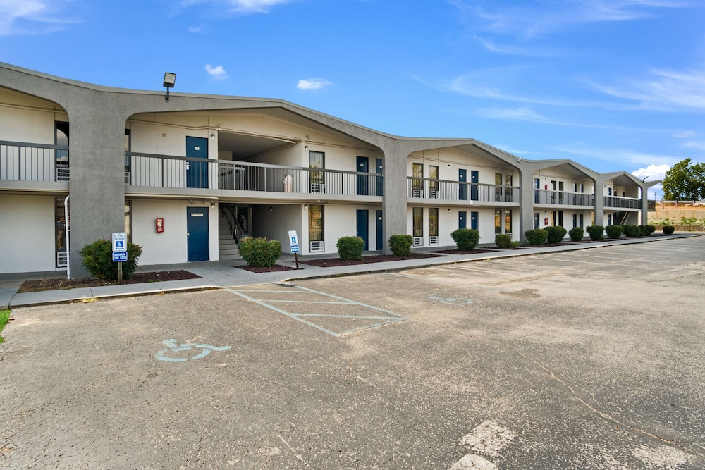 Motel6 Lexington, KY - Airport 25/36
