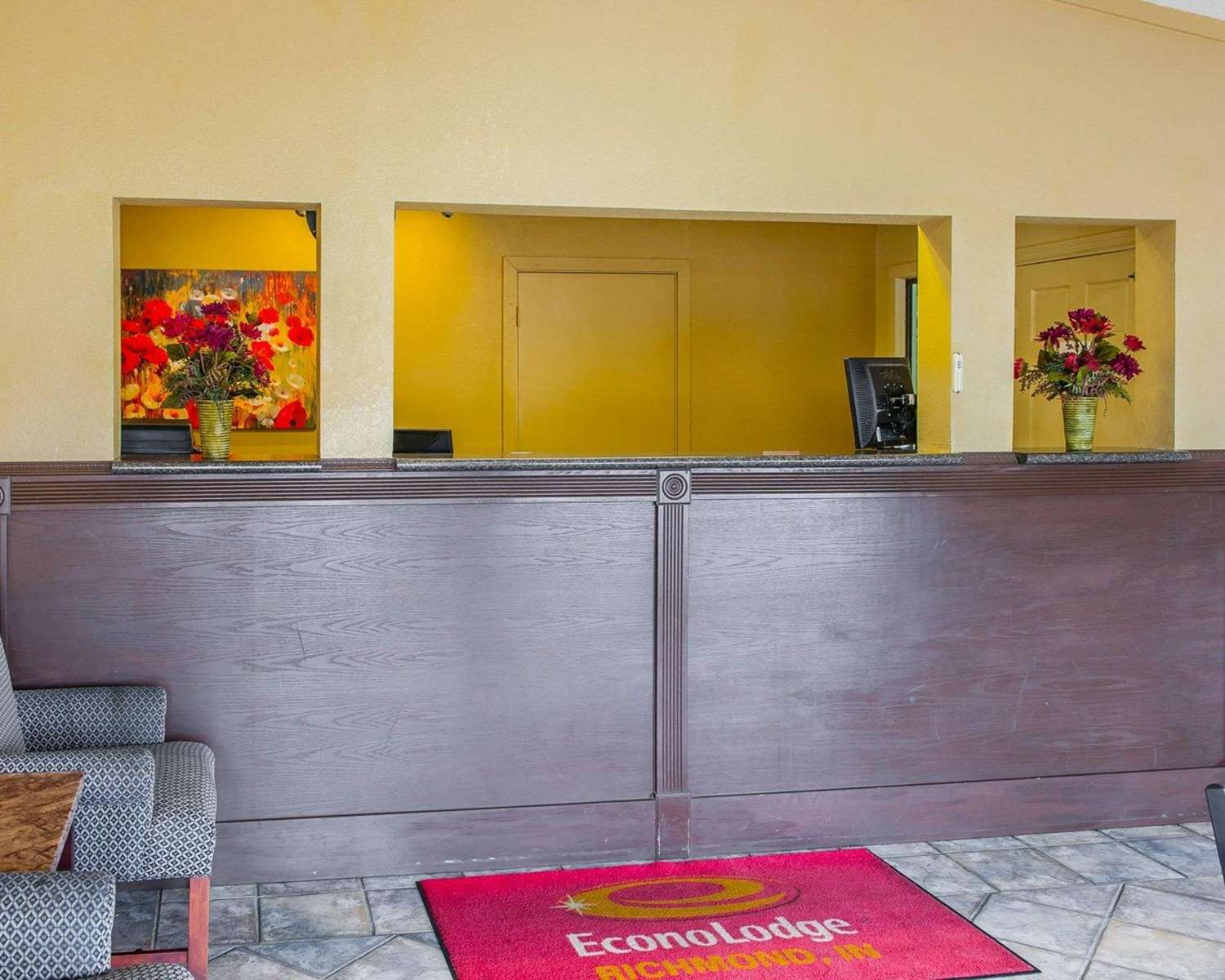 Lobby at Cozy Garden Inn By OYO Hwy 40 Richmond, RICHMOND - IN