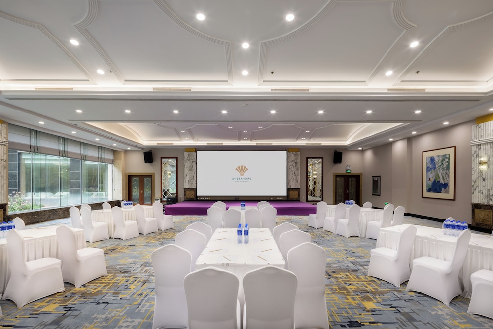 Fragrant Hill Empark Hotel 36/55