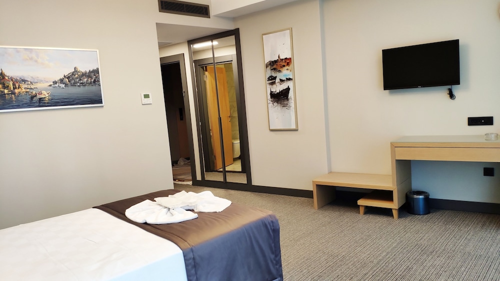 Triada Hotel Karakoy 45/65