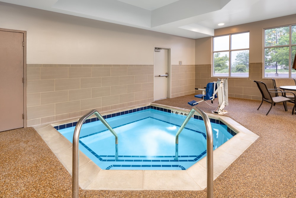 Holiday Inn Express Colorado Springs(Airport) 34/55