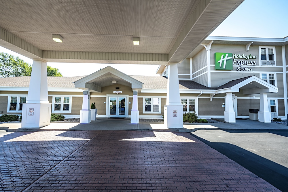 Holiday Inn Express Hotel Suites Iron Mountain 53/57