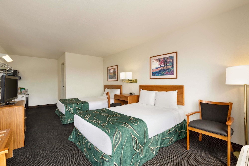 Travelodge by Wyndham Sharon Springs 5/25