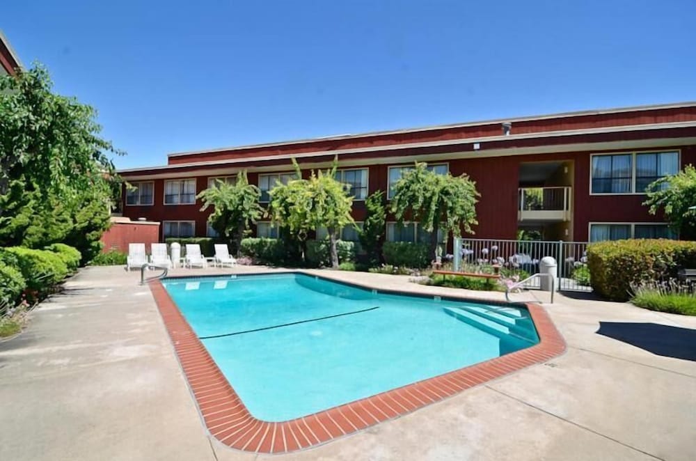 Days Inn by Wyndham Mountain View 90/96