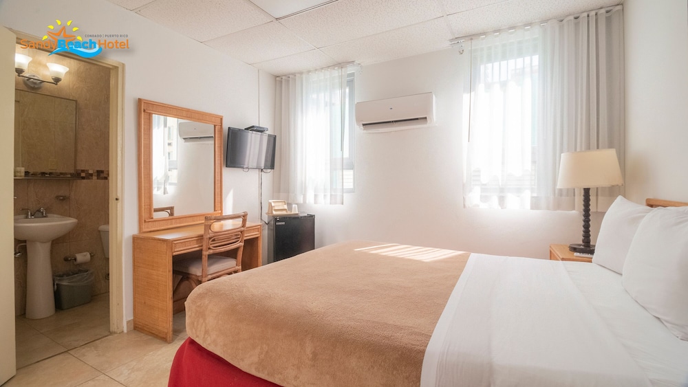 Sandy Beach Hotel 18/57