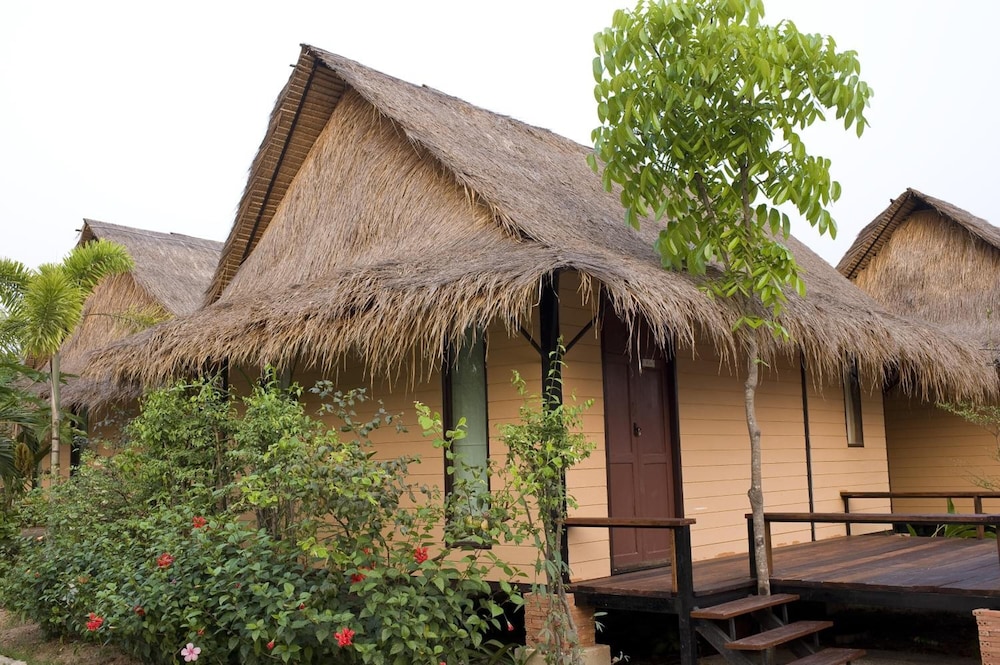 Inrawadee Resort 64/68