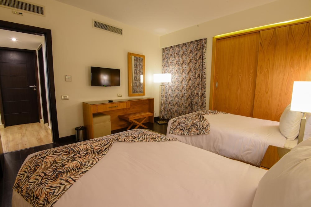Royal Maadi Hotel 8/48