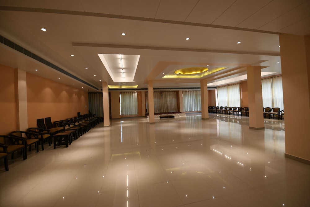 Hotel Jataka Inn 8/38
