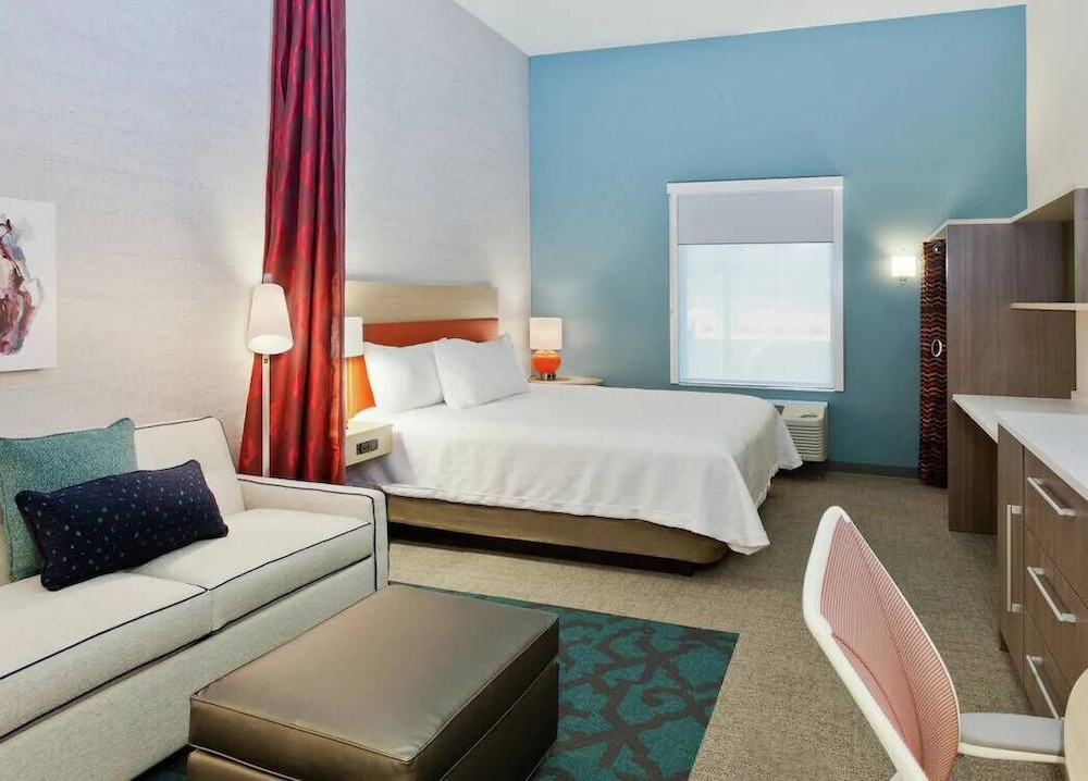 SUITE, KING BED, ACCESSIBLE