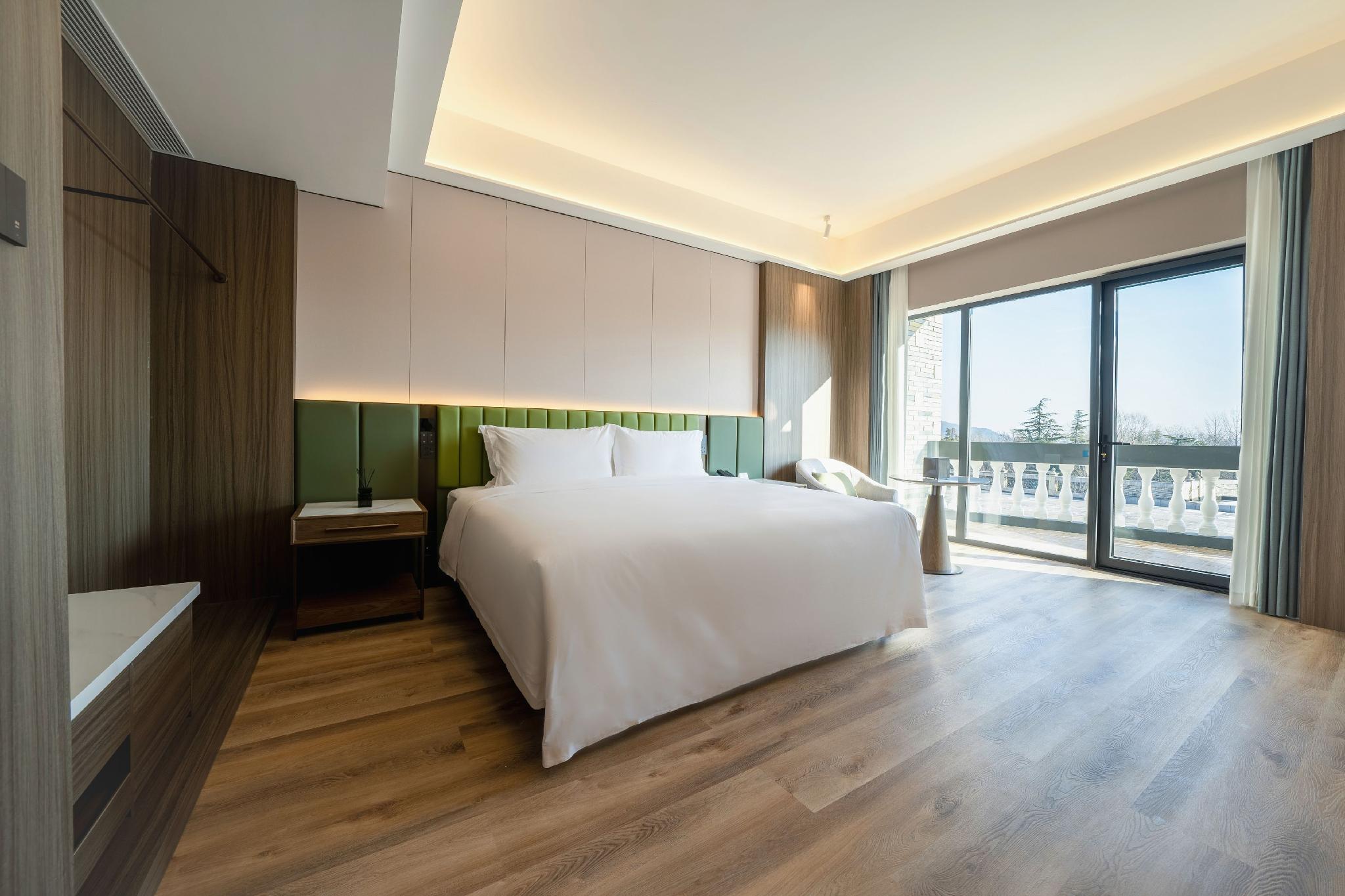 Fragrant Hill Hotel 18/60