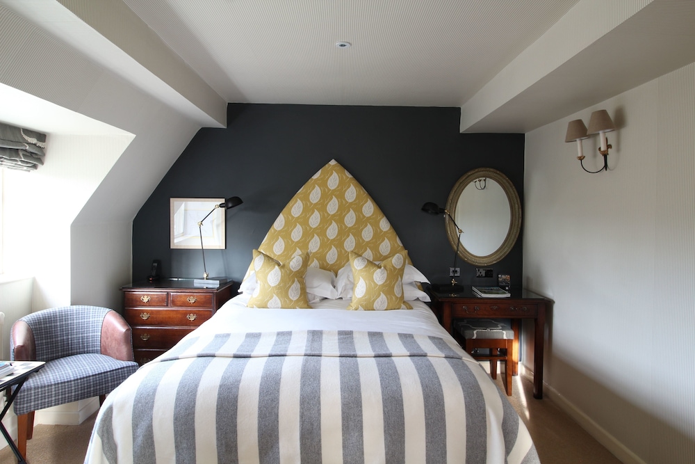 The Manor House 24/66