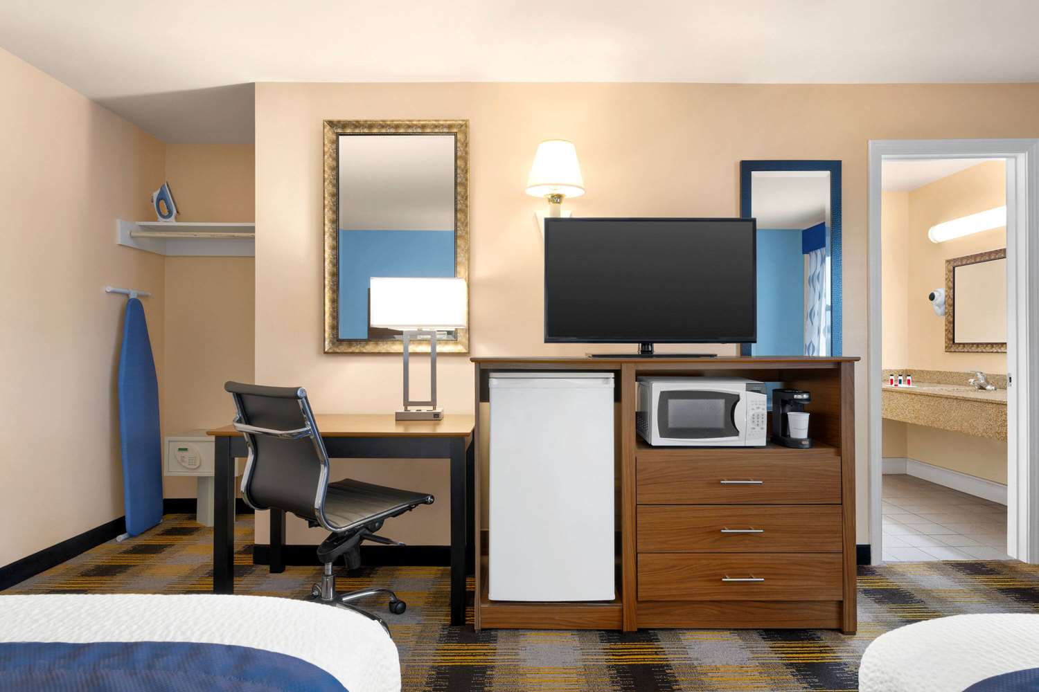 Days Inn by Wyndham Middletown/Newport Area 25/40