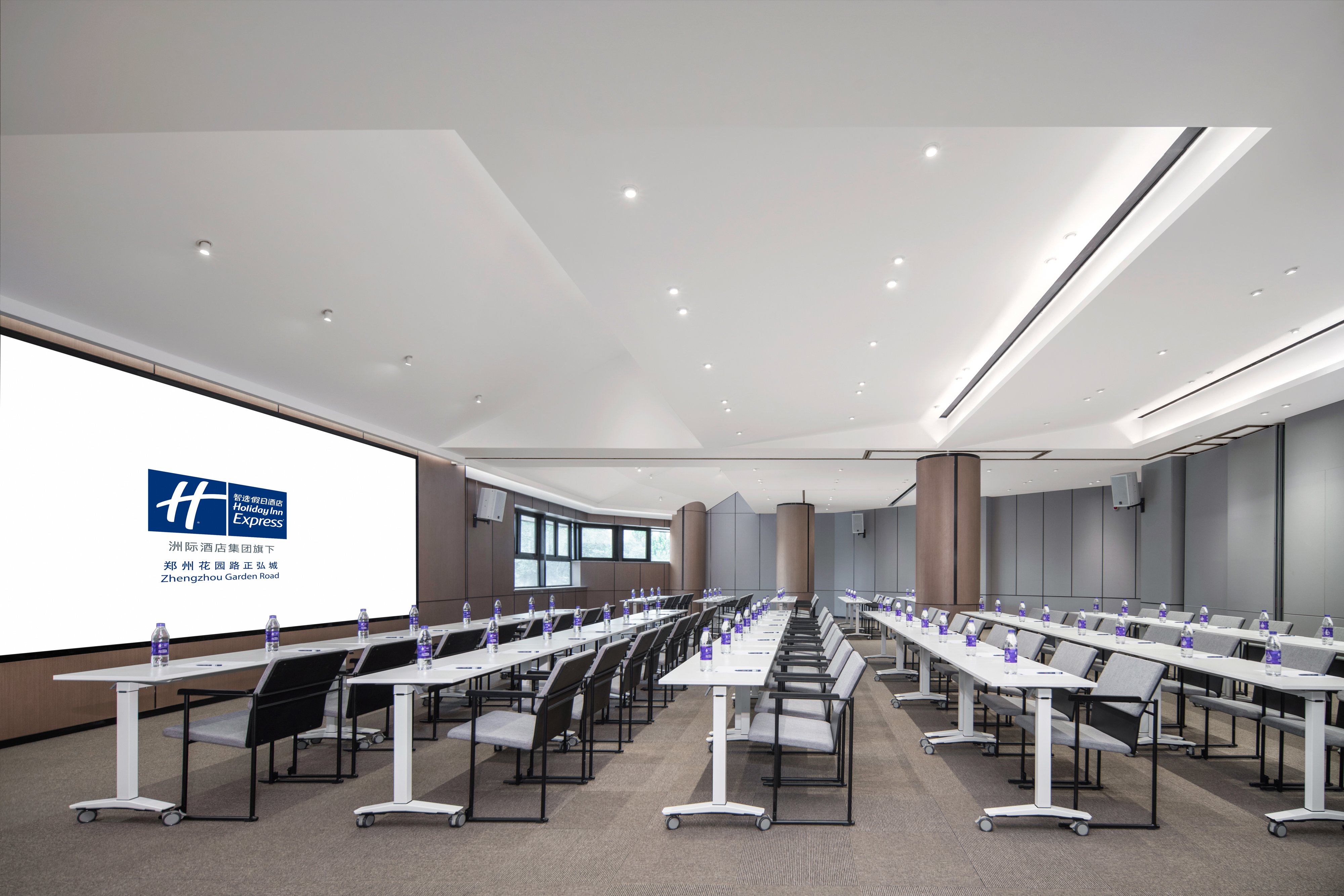 Holiday Inn Express Zhengzhou Garden Road 32/39