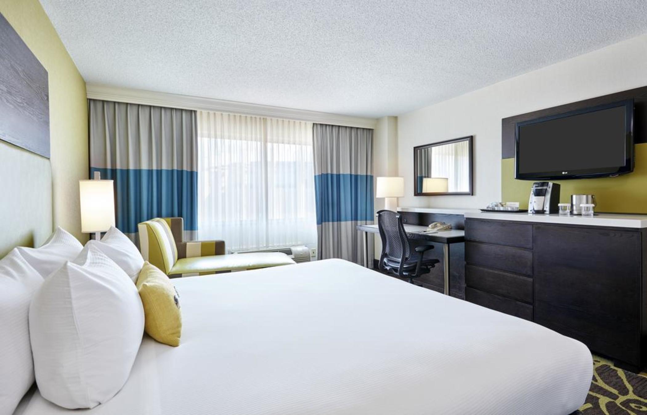 DOUBLETREE BY HILTON HOTEL CHARLOTTE 30/76