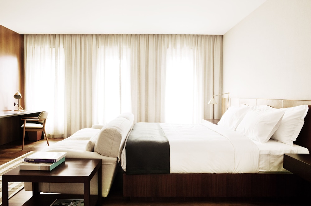 Square Nine Hotel Belgrade 20/81