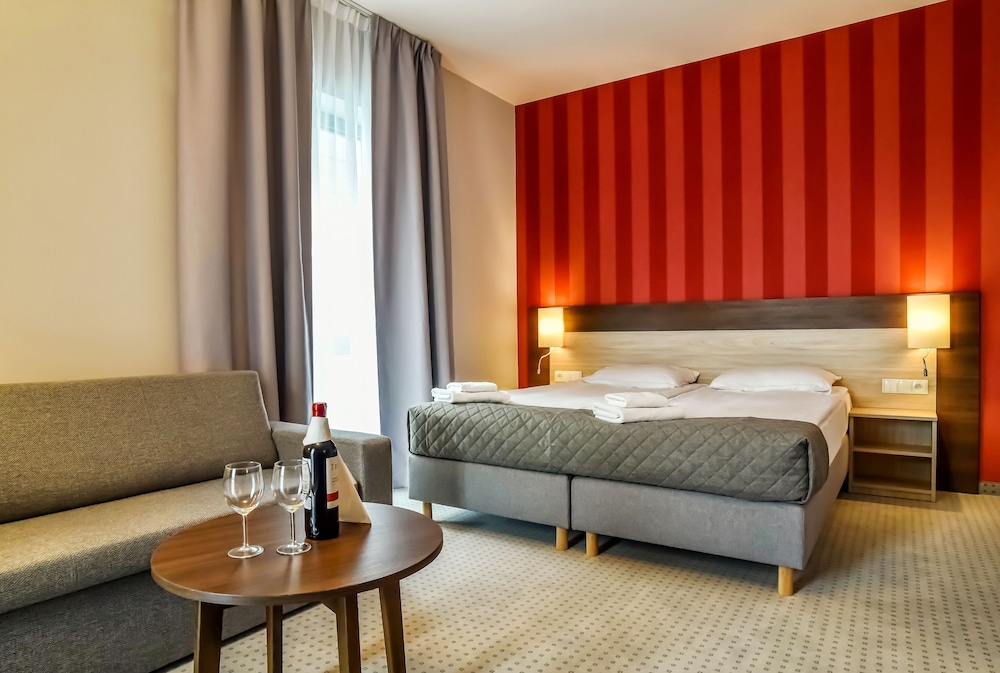 Premium, 1 Double and 1 Single Bed