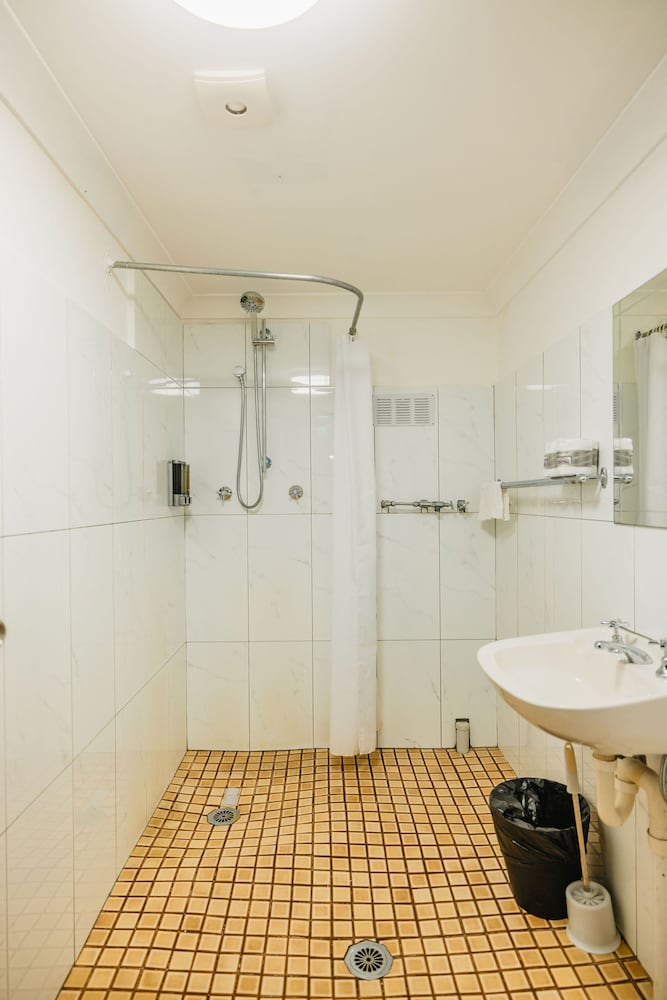 غرفة بسريرين منفصلين بحمام مشترك، Newtown Cozystays 8/8
