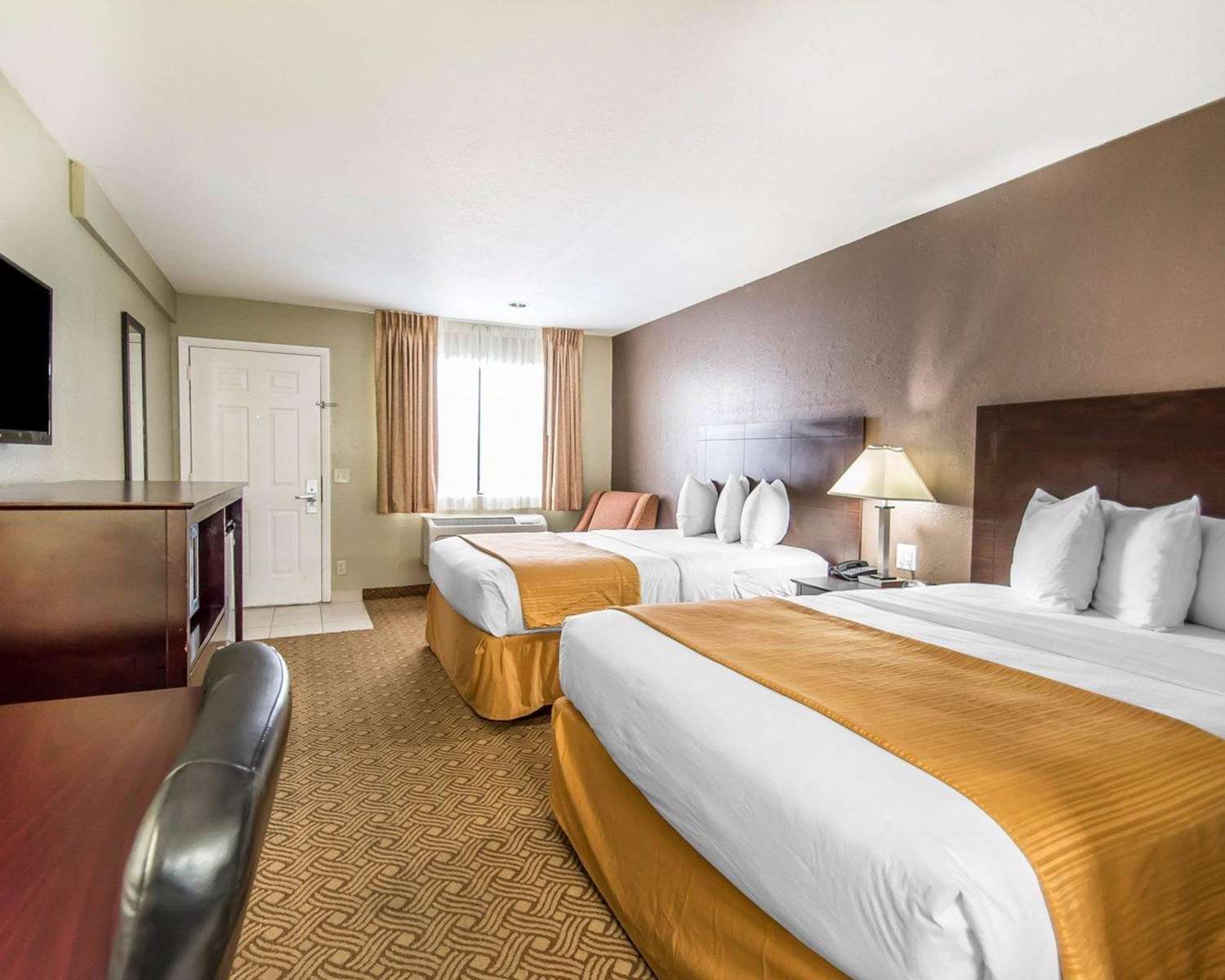 Quality Inn Suites By the Parks 8/30