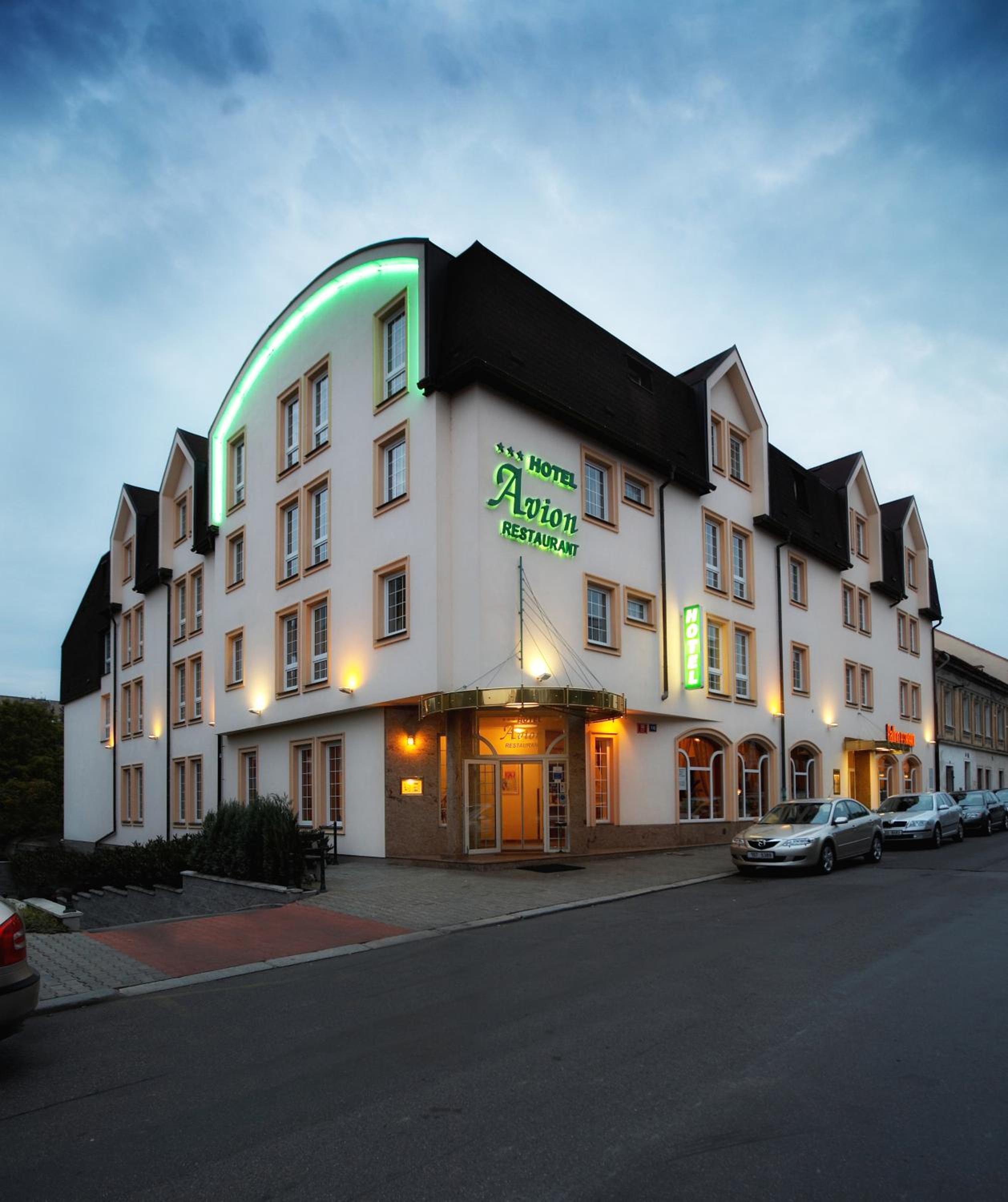 Hotel Avion 2/51