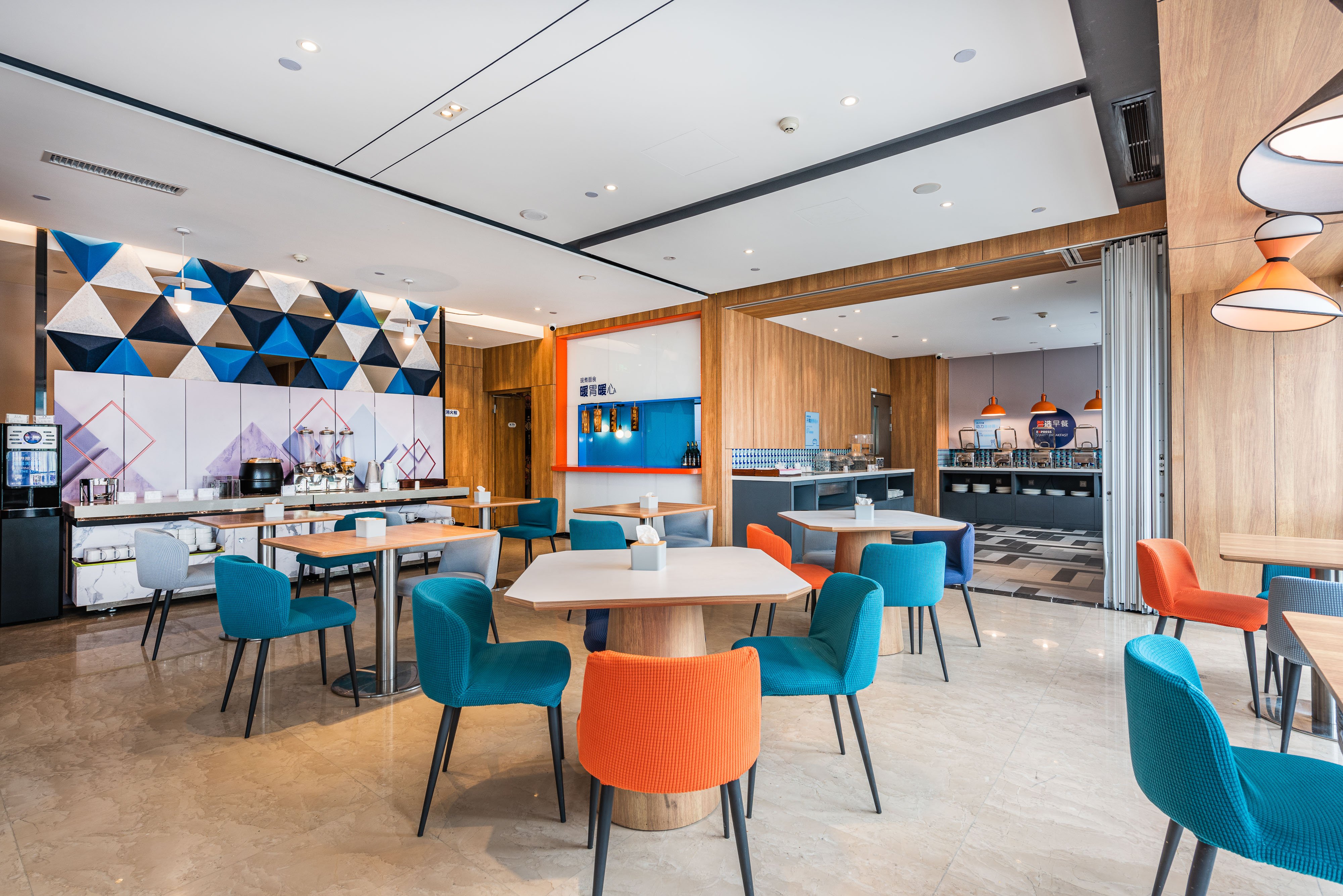 Holiday Inn Express Guiyang Jinyang Avenue 46/55