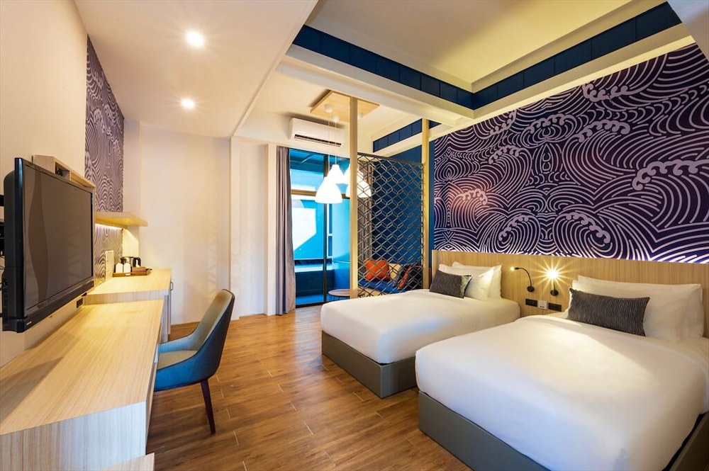 SUPERIOR, TWIN BEDS, ACCESSIBLE