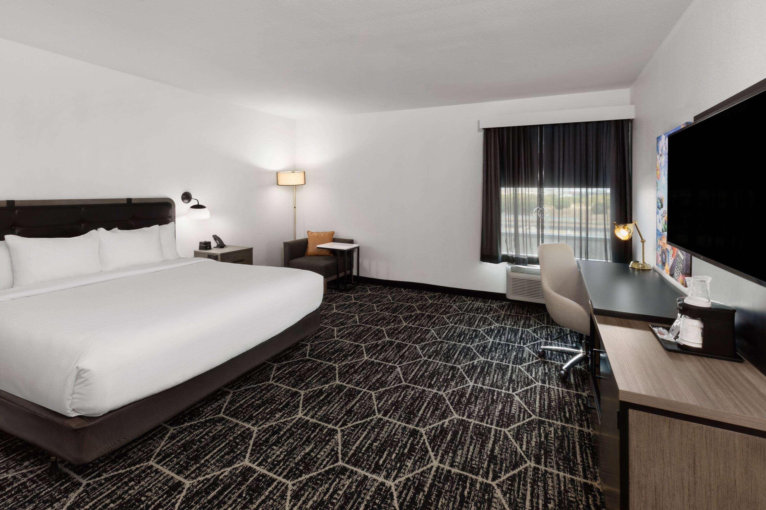 ROOM, KING BED, ACCESSIBLE